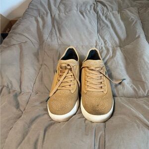 Women’s Vessi size 8